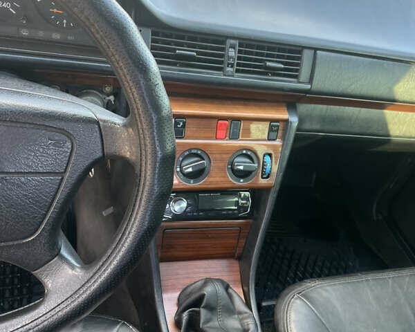 Чорний Мерседес Е-Клас, об'ємом двигуна 2.2 л та пробігом 239 тис. км за 1999 $, фото 11 на Automoto.ua