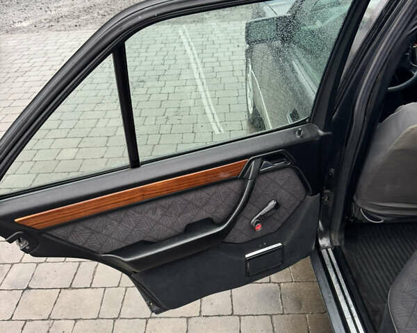 Чорний Мерседес Е-Клас, об'ємом двигуна 2.5 л та пробігом 535 тис. км за 3000 $, фото 12 на Automoto.ua