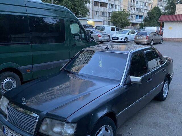 Черный Мерседес Е-Класс, объемом двигателя 2.5 л и пробегом 100 тыс. км за 2500 $, фото 2 на Automoto.ua