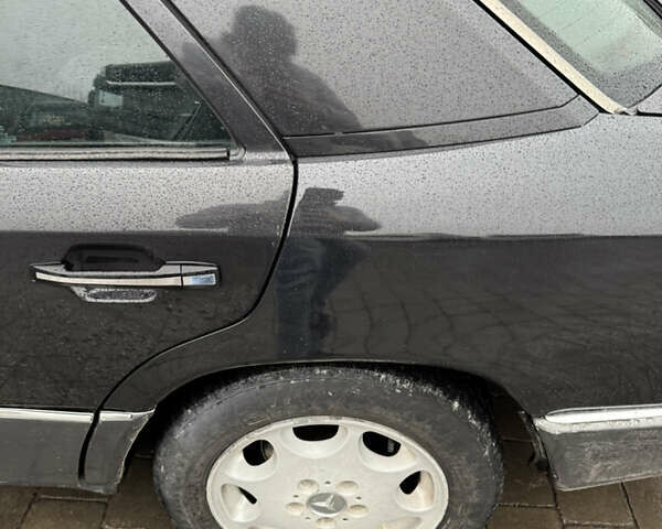 Чорний Мерседес Е-Клас, об'ємом двигуна 2.5 л та пробігом 535 тис. км за 3000 $, фото 3 на Automoto.ua