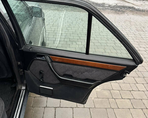 Чорний Мерседес Е-Клас, об'ємом двигуна 2.5 л та пробігом 535 тис. км за 3000 $, фото 15 на Automoto.ua