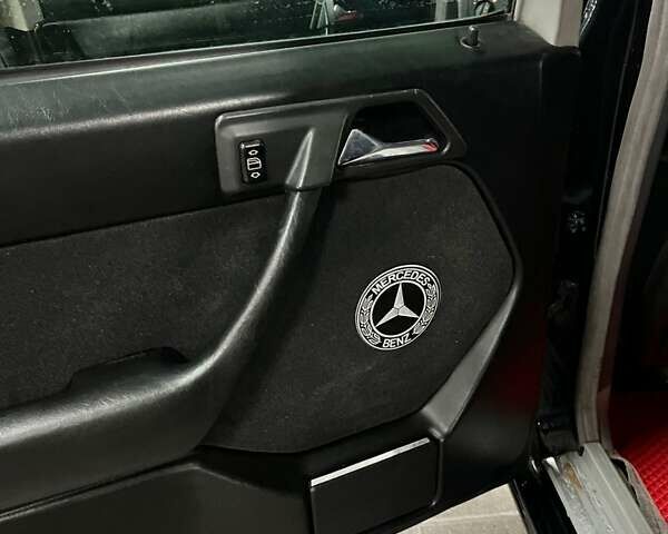 Черный Мерседес Е-Класс, объемом двигателя 2.2 л и пробегом 200 тыс. км за 2500 $, фото 4 на Automoto.ua