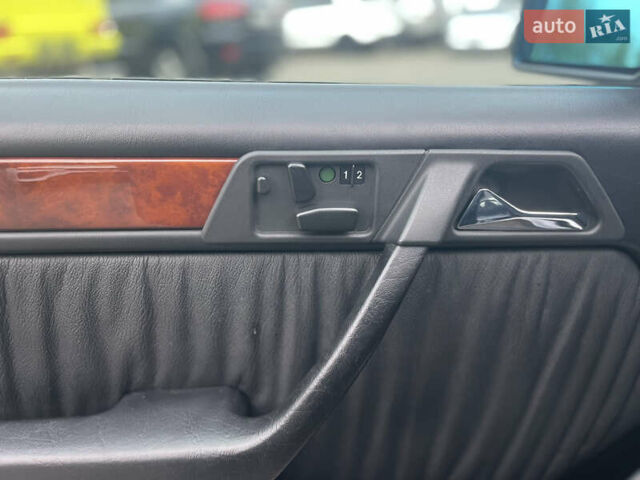 Черный Мерседес Е-Класс, объемом двигателя 0 л и пробегом 106 тыс. км за 77000 $, фото 7 на Automoto.ua