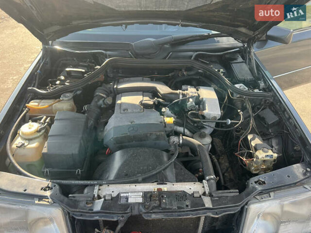 Чорний Мерседес Е-Клас, об'ємом двигуна 2.2 л та пробігом 239 тис. км за 1999 $, фото 15 на Automoto.ua