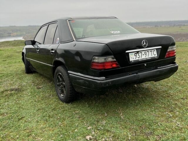 Черный Мерседес Е-Класс, объемом двигателя 2.8 л и пробегом 300 тыс. км за 2700 $, фото 7 на Automoto.ua