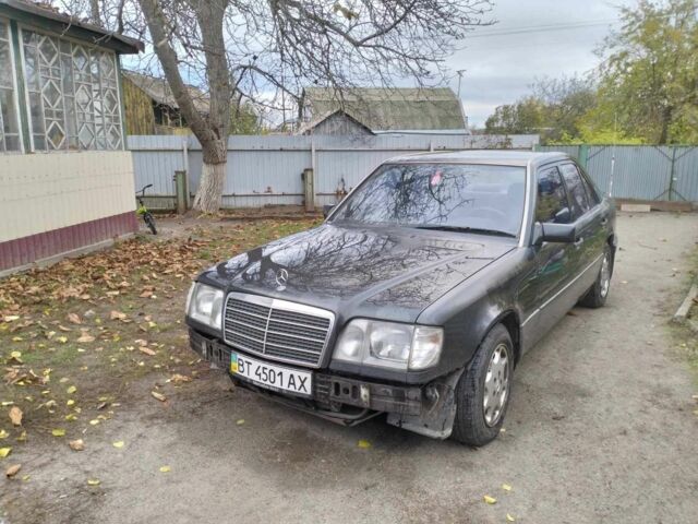 Чорний Мерседес Е-Клас, об'ємом двигуна 2.2 л та пробігом 340 тис. км за 1600 $, фото 2 на Automoto.ua