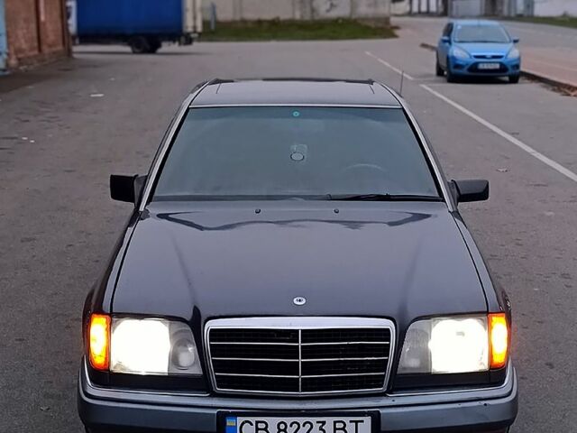 Черный Мерседес Е-Класс, объемом двигателя 2.5 л и пробегом 670 тыс. км за 3500 $, фото 1 на Automoto.ua