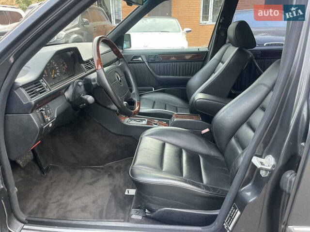 Черный Мерседес Е-Класс, объемом двигателя 0 л и пробегом 106 тыс. км за 77000 $, фото 9 на Automoto.ua