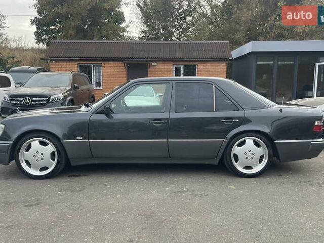 Черный Мерседес Е-Класс, объемом двигателя 0 л и пробегом 106 тыс. км за 77000 $, фото 2 на Automoto.ua