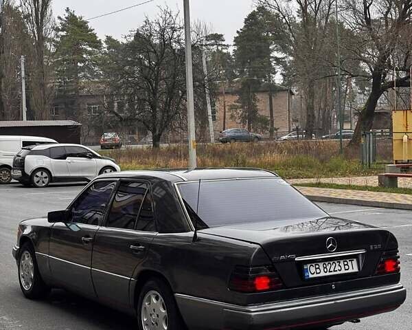 Черный Мерседес Е-Класс, объемом двигателя 2.5 л и пробегом 670 тыс. км за 3500 $, фото 9 на Automoto.ua