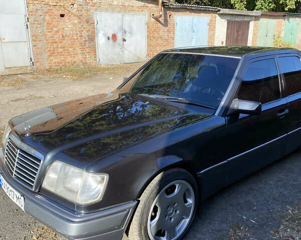 Черный Мерседес Е-Класс, объемом двигателя 2.2 л и пробегом 311 тыс. км за 5200 $, фото 1 на Automoto.ua