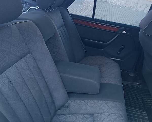 Черный Мерседес Е-Класс, объемом двигателя 2.8 л и пробегом 356 тыс. км за 6250 $, фото 13 на Automoto.ua