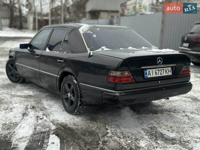 Чорний Мерседес Е-Клас, об'ємом двигуна 2.2 л та пробігом 378 тис. км за 1800 $, фото 4 на Automoto.ua