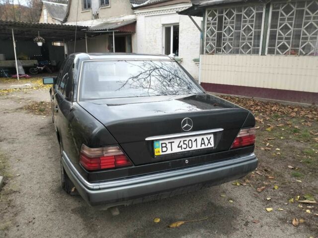 Чорний Мерседес Е-Клас, об'ємом двигуна 2.2 л та пробігом 340 тис. км за 1600 $, фото 1 на Automoto.ua