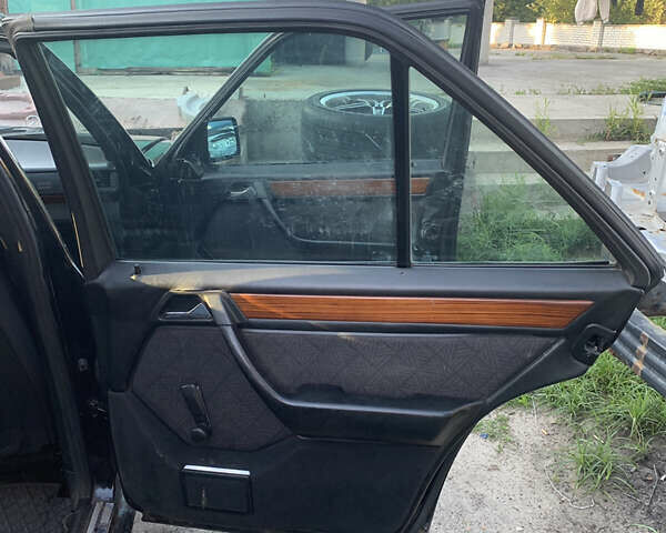 Чорний Мерседес Е-Клас, об'ємом двигуна 2.8 л та пробігом 404 тис. км за 2300 $, фото 7 на Automoto.ua