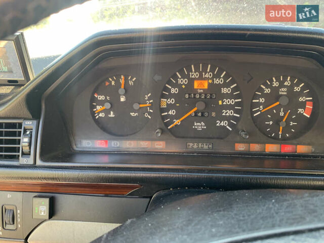 Чорний Мерседес Е-Клас, об'ємом двигуна 2.2 л та пробігом 619 тис. км за 4000 $, фото 15 на Automoto.ua