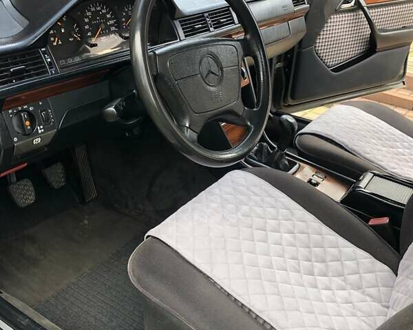 Черный Мерседес Е-Класс, объемом двигателя 2.2 л и пробегом 430 тыс. км за 3450 $, фото 28 на Automoto.ua