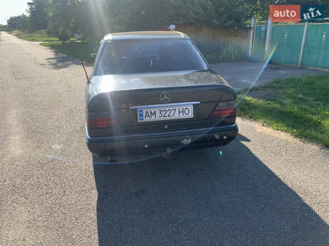 Чорний Мерседес Е-Клас, об'ємом двигуна 2.2 л та пробігом 619 тис. км за 4000 $, фото 3 на Automoto.ua