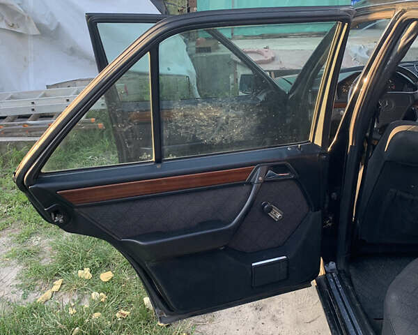 Чорний Мерседес Е-Клас, об'ємом двигуна 2.8 л та пробігом 404 тис. км за 2300 $, фото 9 на Automoto.ua