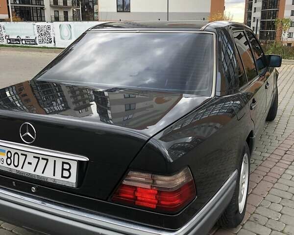 Черный Мерседес Е-Класс, объемом двигателя 2.2 л и пробегом 430 тыс. км за 3450 $, фото 13 на Automoto.ua