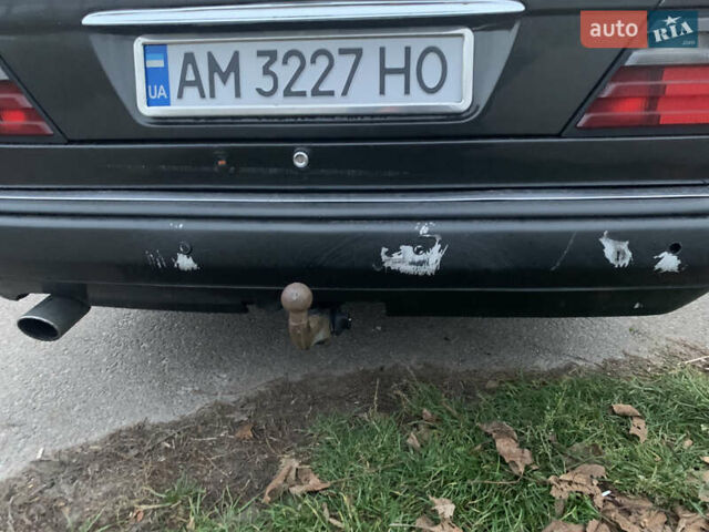 Черный Мерседес Е-Класс, объемом двигателя 2.2 л и пробегом 630 тыс. км за 2700 $, фото 21 на Automoto.ua