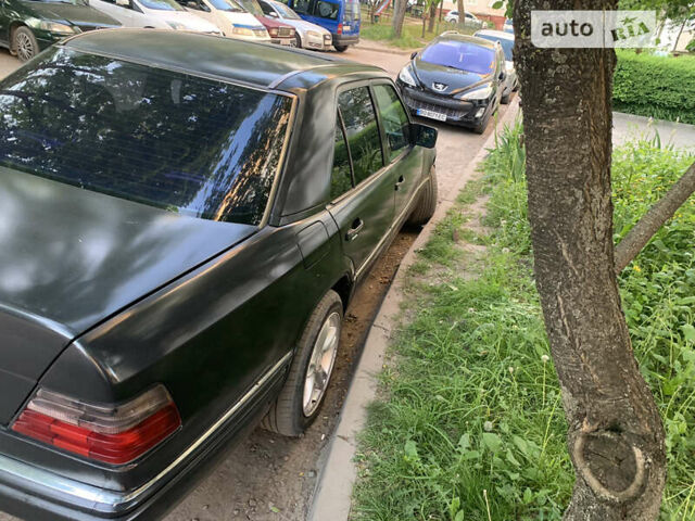 Чорний Мерседес Е-Клас, об'ємом двигуна 2.2 л та пробігом 478 тис. км за 2900 $, фото 3 на Automoto.ua