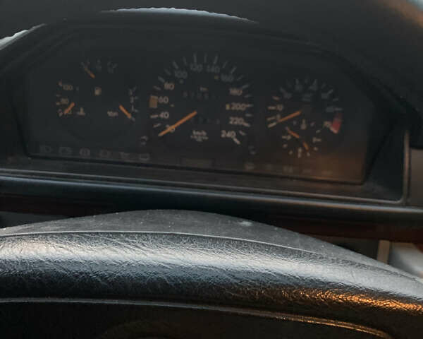 Черный Мерседес Е-Класс, объемом двигателя 2.2 л и пробегом 630 тыс. км за 2700 $, фото 13 на Automoto.ua