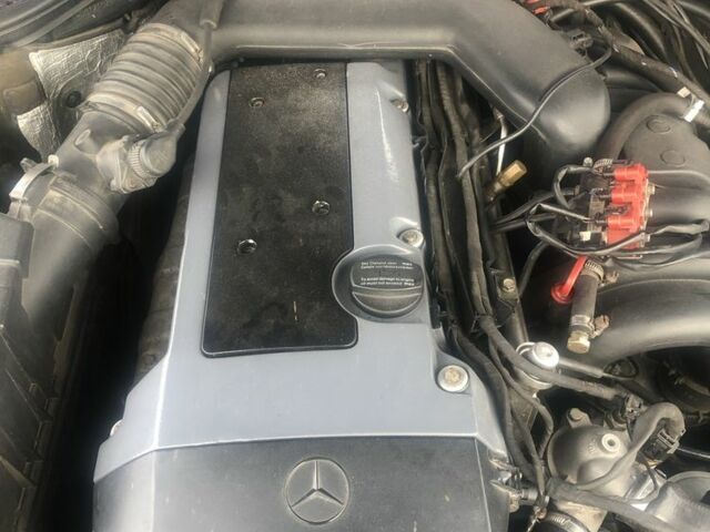 Черный Мерседес Е-Класс, объемом двигателя 2.3 л и пробегом 401 тыс. км за 4000 $, фото 12 на Automoto.ua