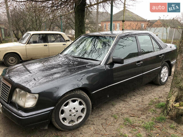 Черный Мерседес Е-Класс, объемом двигателя 2.2 л и пробегом 315 тыс. км за 3500 $, фото 13 на Automoto.ua