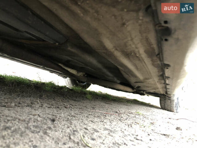 Черный Мерседес Е-Класс, объемом двигателя 2.2 л и пробегом 315 тыс. км за 3500 $, фото 15 на Automoto.ua