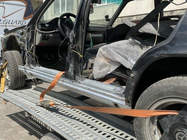 Черный Мерседес Е-Класс, объемом двигателя 2.5 л и пробегом 2 тыс. км за 4500 $, фото 16 на Automoto.ua