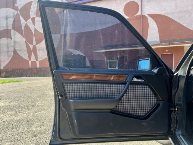 Черный Мерседес Е-Класс, объемом двигателя 2.2 л и пробегом 387 тыс. км за 3700 $, фото 11 на Automoto.ua