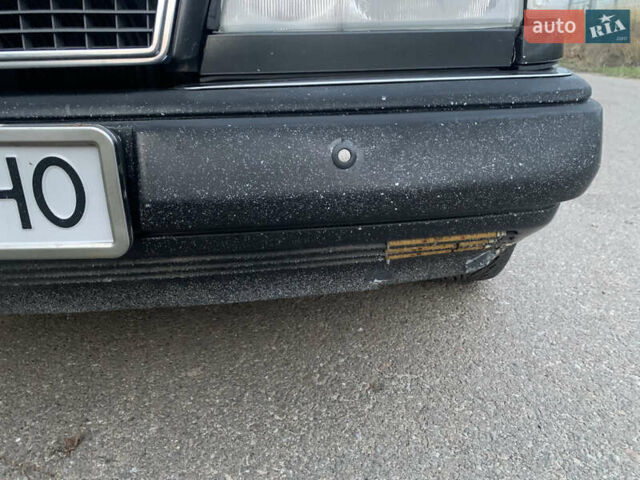 Черный Мерседес Е-Класс, объемом двигателя 2.2 л и пробегом 630 тыс. км за 2700 $, фото 18 на Automoto.ua