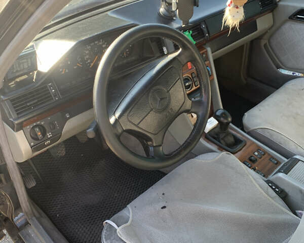 Чорний Мерседес Е-Клас, об'ємом двигуна 2.2 л та пробігом 619 тис. км за 4000 $, фото 12 на Automoto.ua