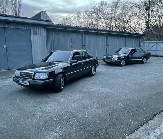 Черный Мерседес Е-Класс, объемом двигателя 2.3 л и пробегом 401 тыс. км за 4000 $, фото 5 на Automoto.ua