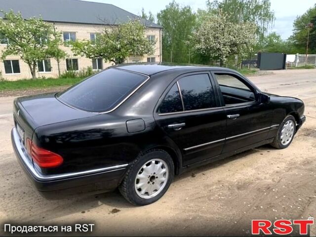 Черный Мерседес Е-Класс, объемом двигателя 2.3 л и пробегом 0 тыс. км за 2299 $, фото 4 на Automoto.ua