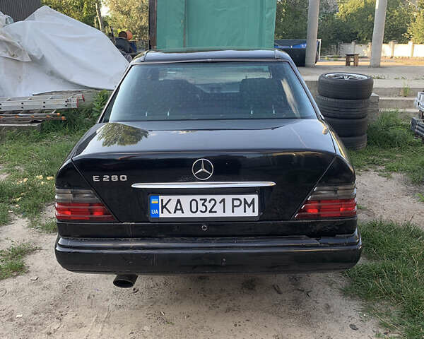 Чорний Мерседес Е-Клас, об'ємом двигуна 2.8 л та пробігом 404 тис. км за 2300 $, фото 1 на Automoto.ua
