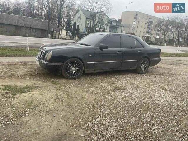 Черный Мерседес Е-Класс, объемом двигателя 2 л и пробегом 435 тыс. км за 3000 $, фото 1 на Automoto.ua