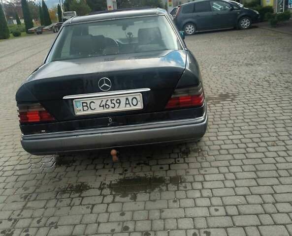 Мерседес Е-Класс 1995 в Самборе на Automoto.ua Черный Мерседес Е-Класс, объемом двигателя 2.5 л и пробегом 450 тыс. км за 2950 $, фото 5 на Automoto.ua
