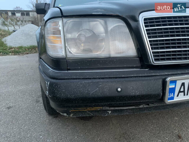 Черный Мерседес Е-Класс, объемом двигателя 2.2 л и пробегом 630 тыс. км за 2700 $, фото 19 на Automoto.ua