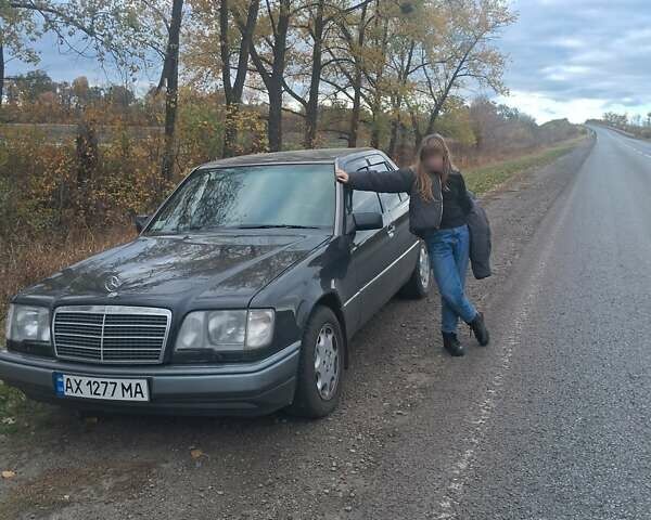 Черный Мерседес Е-Класс, объемом двигателя 2.2 л и пробегом 400 тыс. км за 4300 $, фото 2 на Automoto.ua