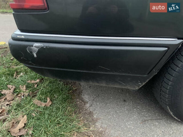 Черный Мерседес Е-Класс, объемом двигателя 2.2 л и пробегом 630 тыс. км за 2700 $, фото 20 на Automoto.ua