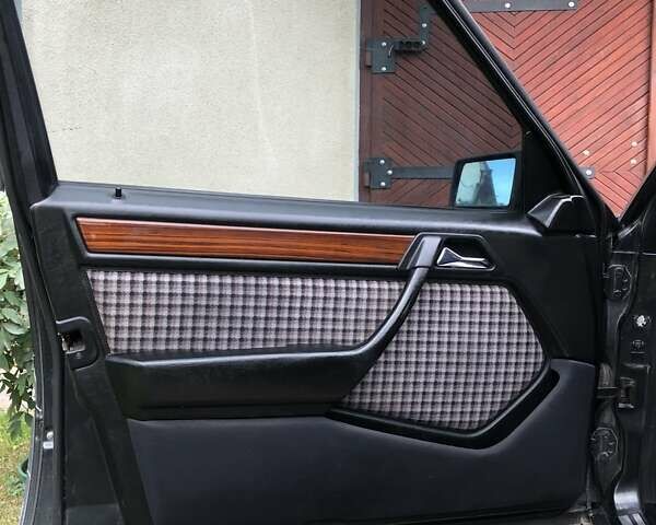 Черный Мерседес Е-Класс, объемом двигателя 2.2 л и пробегом 430 тыс. км за 3450 $, фото 22 на Automoto.ua