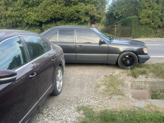 Черный Мерседес Е-Класс, объемом двигателя 2.2 л и пробегом 387 тыс. км за 3700 $, фото 18 на Automoto.ua