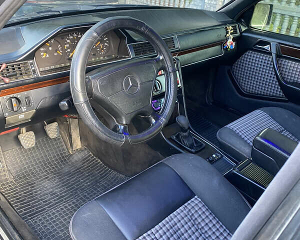 Чорний Мерседес Е-Клас, об'ємом двигуна 2.5 л та пробігом 400 тис. км за 2500 $, фото 10 на Automoto.ua