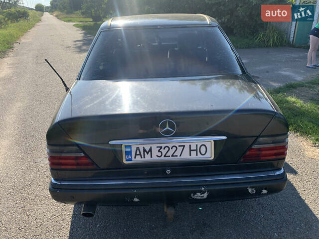 Чорний Мерседес Е-Клас, об'ємом двигуна 2.2 л та пробігом 619 тис. км за 4000 $, фото 4 на Automoto.ua