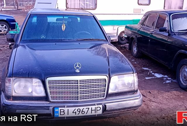 Черный Мерседес Е-Класс, объемом двигателя 2.2 л и пробегом 0 тыс. км за 2200 $, фото 7 на Automoto.ua