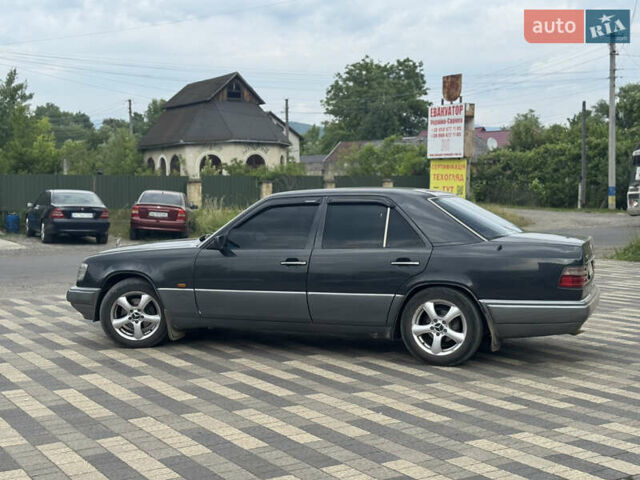 Черный Мерседес Е-Класс, объемом двигателя 2.2 л и пробегом 367 тыс. км за 4000 $, фото 6 на Automoto.ua