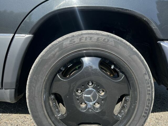 Черный Мерседес Е-Класс, объемом двигателя 2.2 л и пробегом 387 тыс. км за 3700 $, фото 4 на Automoto.ua