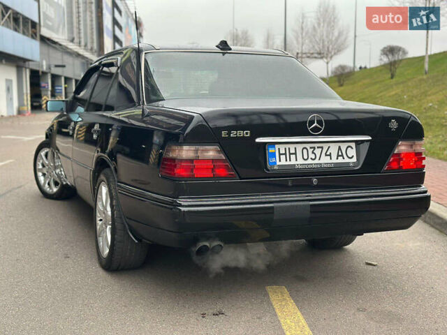Черный Мерседес Е-Класс, объемом двигателя 2.8 л и пробегом 358 тыс. км за 4500 $, фото 9 на Automoto.ua